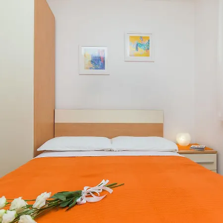 Apartament Spacious With Private Garage