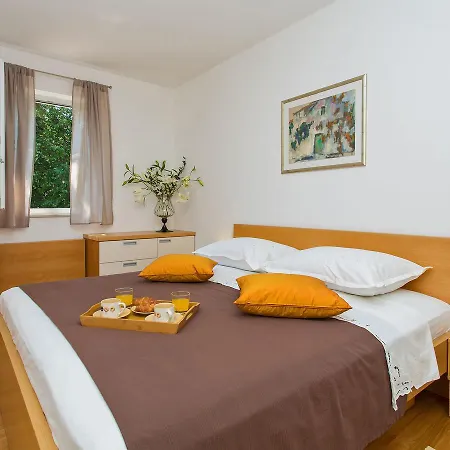 Spacious With Private Garage *
