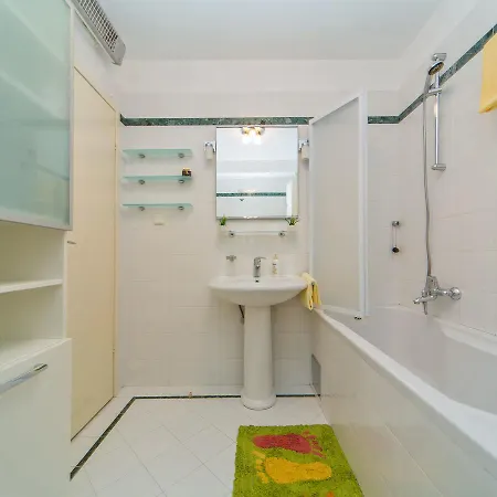 Apartmán Spacious With Private Garage *